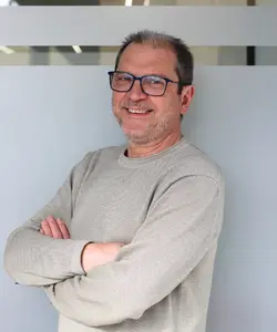 Antonio Fernández, responsable de la tramitación documental de bajas de vehículos en Álava
